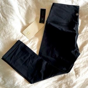 Lululemon NWT Crop Wunder Unders Size 8